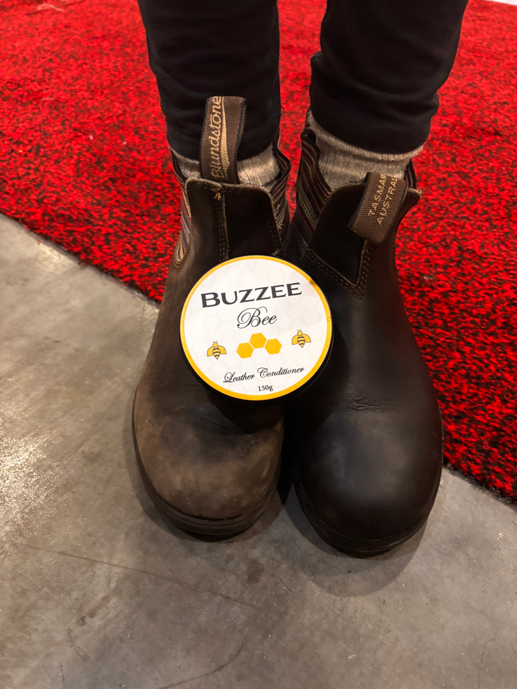 Buzzee Bee Leather Conditioner - 800g Tub + 1 Free 150g Tin